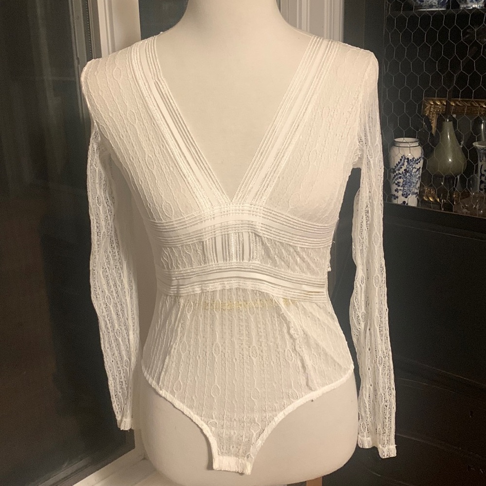 Lace top super sexy bodysuit 🔥NWOT pure white Size Med